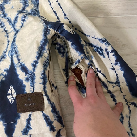 Burton Fermont womens tie dye snowboard jacket - Picture 6 of 10